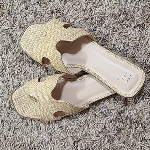 Women slide sandals